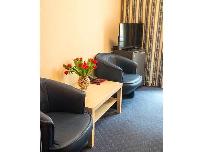 A0E68301187C7BA7BDE648C64F2F9F6C