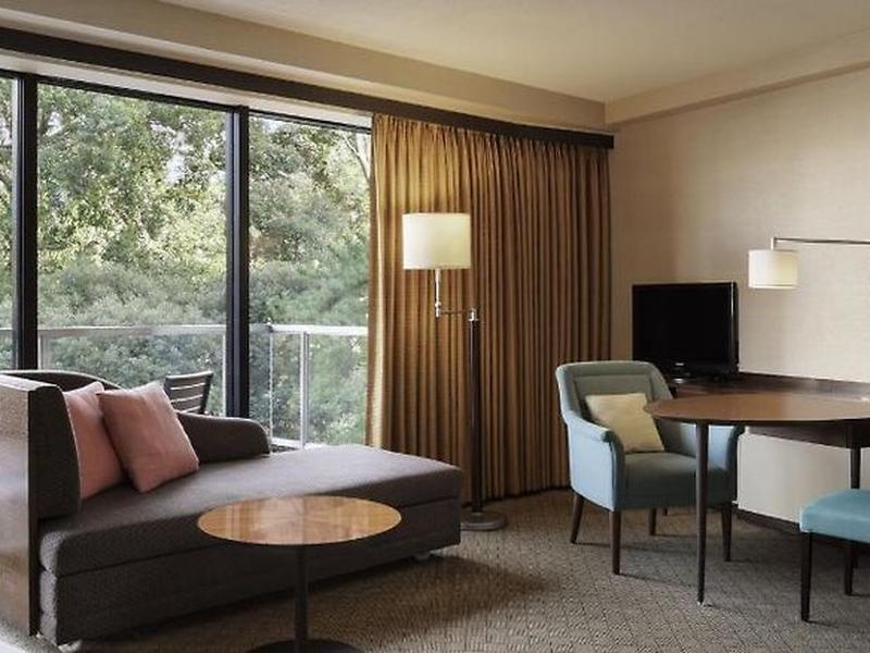 AB98569AA128B35C737D55052365B022