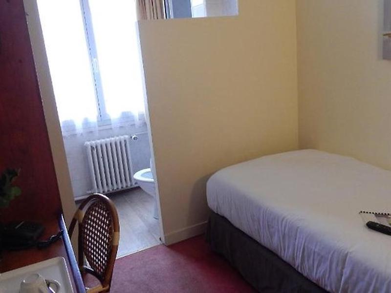 41B8C977F244ED210DCF17F5331D780D