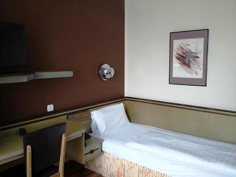 FC1271113E3FB3D08155E01B6C2DC5D7