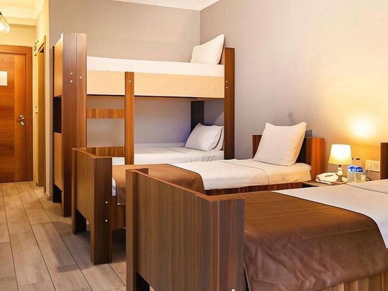 CD7A4BBD8585B79E0E9A7572723B1303