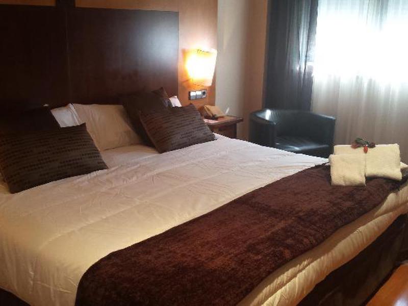 23784BA7B9EFB702C21FAA37926D0503