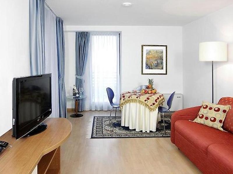 39EDD85B6A249B4146DA16099D78B13E