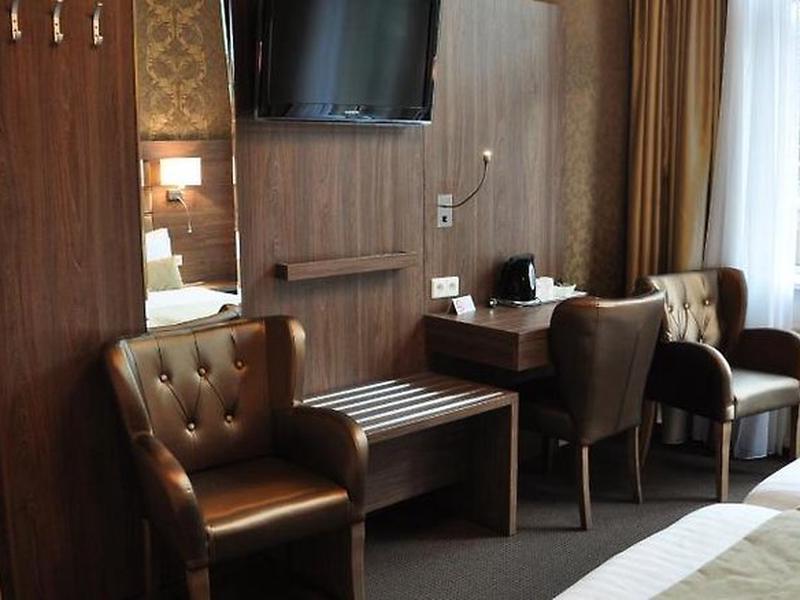 0BF20899C7FB94DF9E870A9AE596E6D3