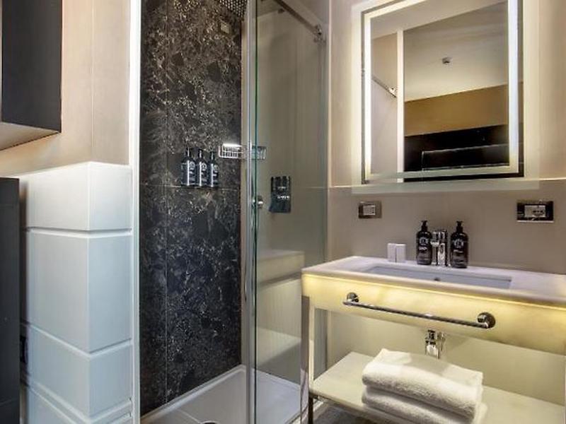 8DB28B185F5AE616296E83C722ED7EE1