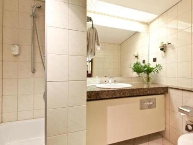 95011E2D9D936B10EF4F124D41A80F18