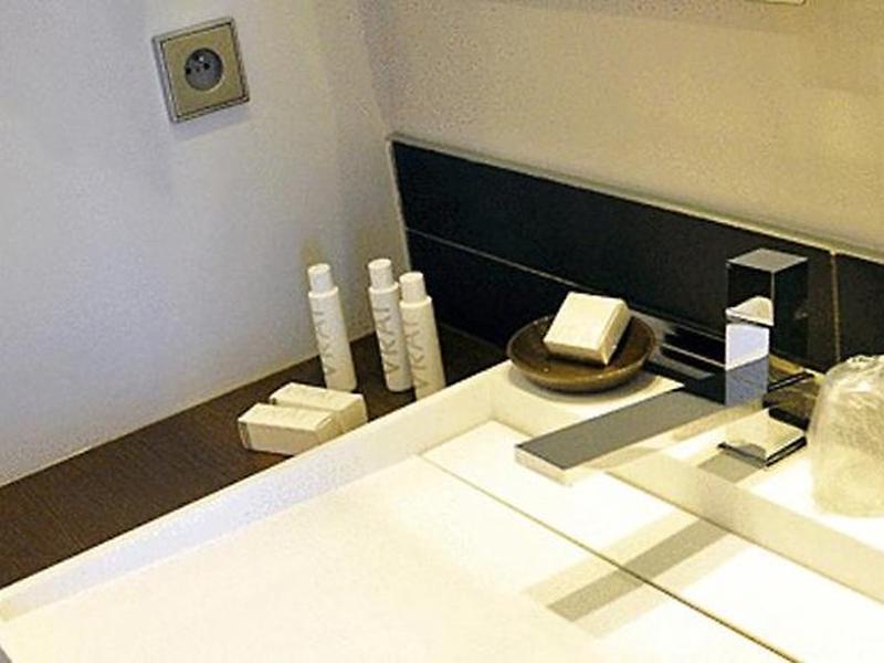 8B148061354A9D34AD56D1C022BF07B3