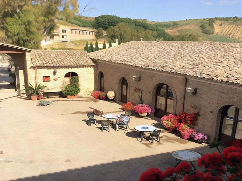 A288E2C8B1004F3D244898BD3DEAB9B3