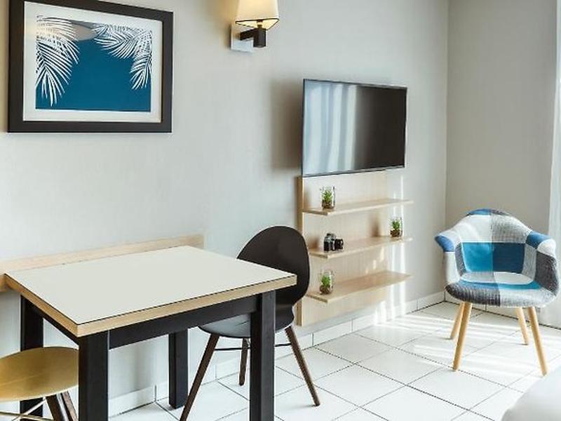 D9796C3A5A2C165BA2CF417B055E04A5