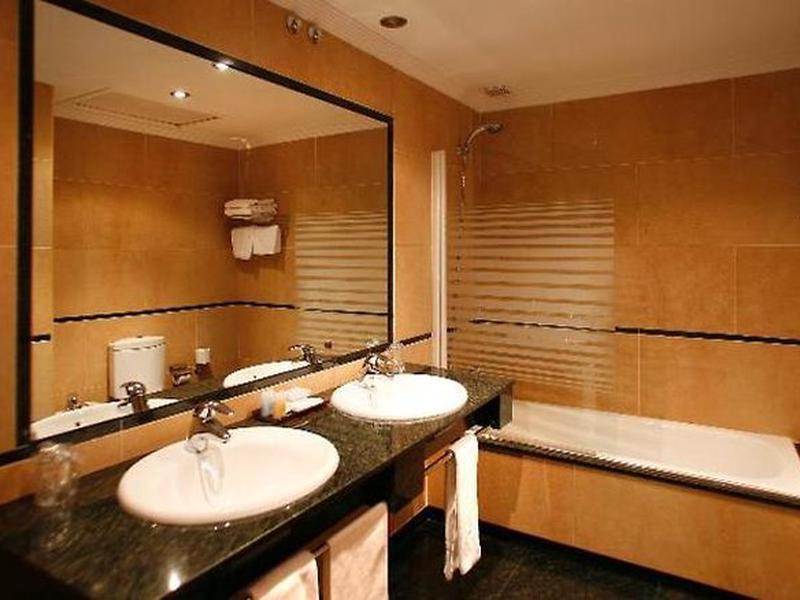 AAA861D4C8460A353FE6BAB2FFF0FE51