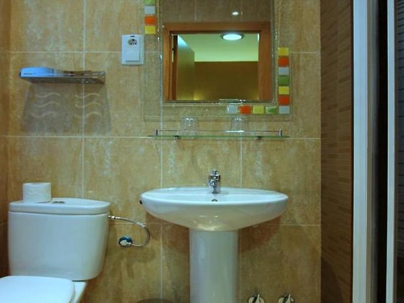 8303934667BFB94DB5F53BE66454230F