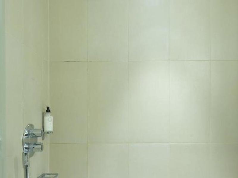 68015F5C5B3386C040F0B16536465816