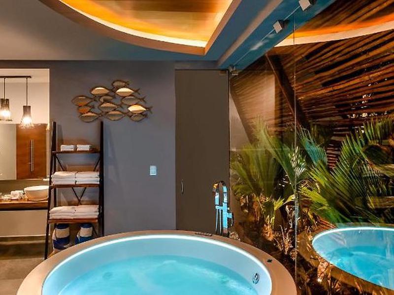 4CE76C85BFF6C4EE761B85BB17EEBC84