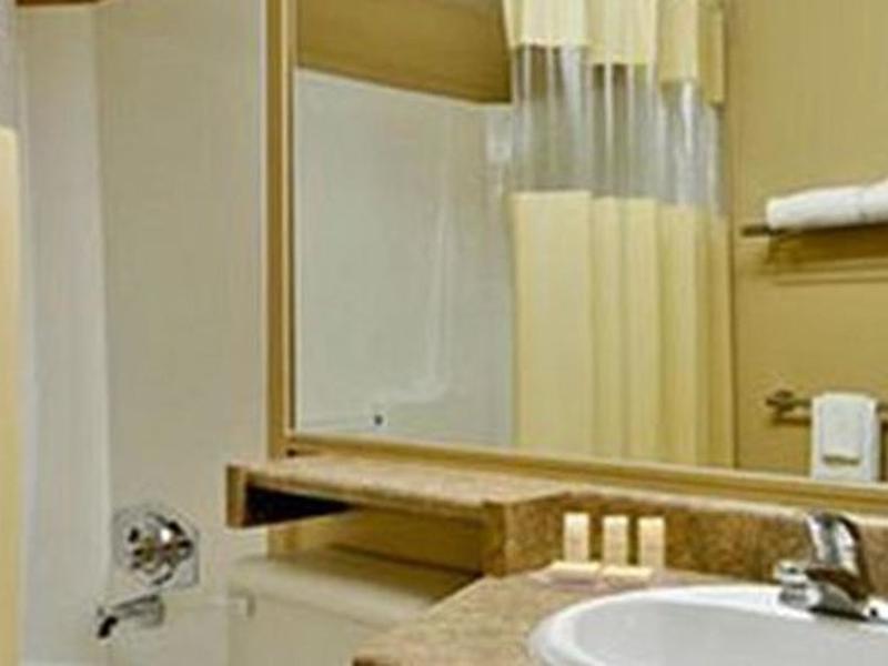 C7CA51F1C16B546B91B55E5301FD836C