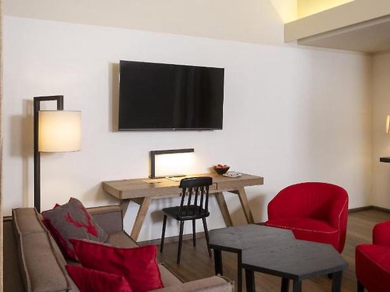 9FBC9B3FF4EEFDDADF5F82CCF56A1898