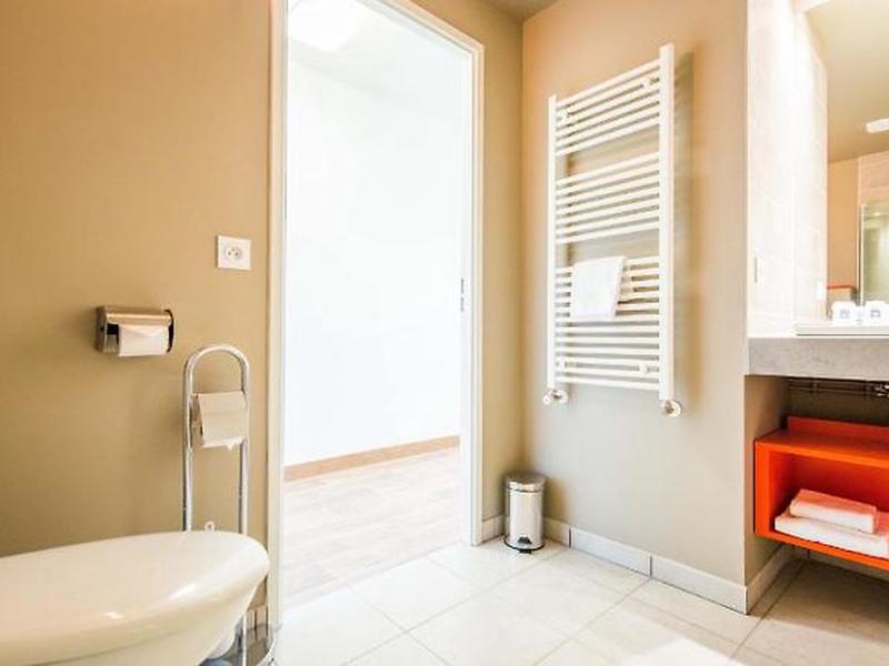 7AC7763051F036421DA4E384D0A2B940