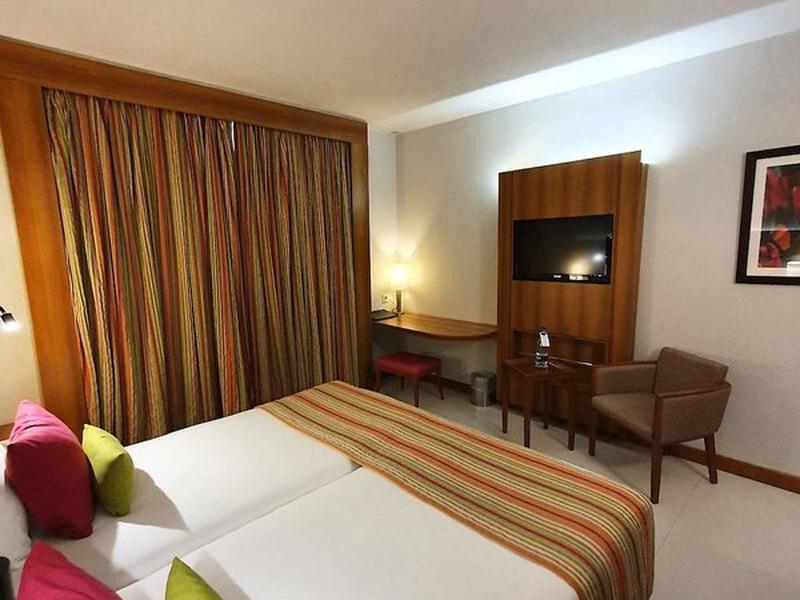 FF110377A2BB98C0BD3D23C0369A814E