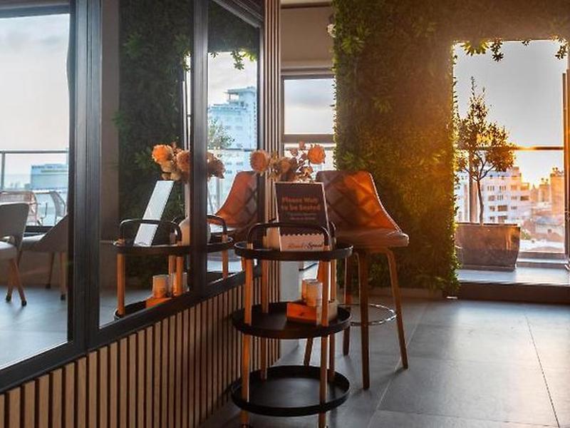 37BAF438F3D209AA1B828B6926622955