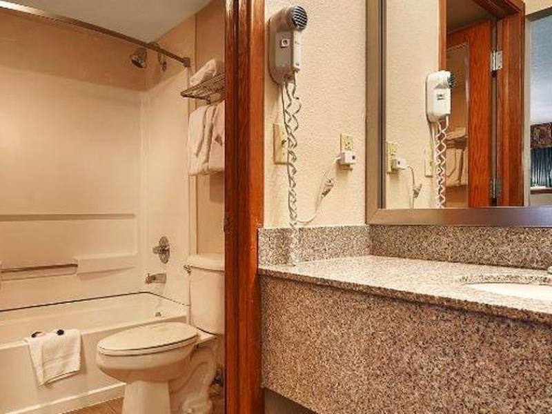 64B50CA179BF1A15B4228A6CBC148ECE