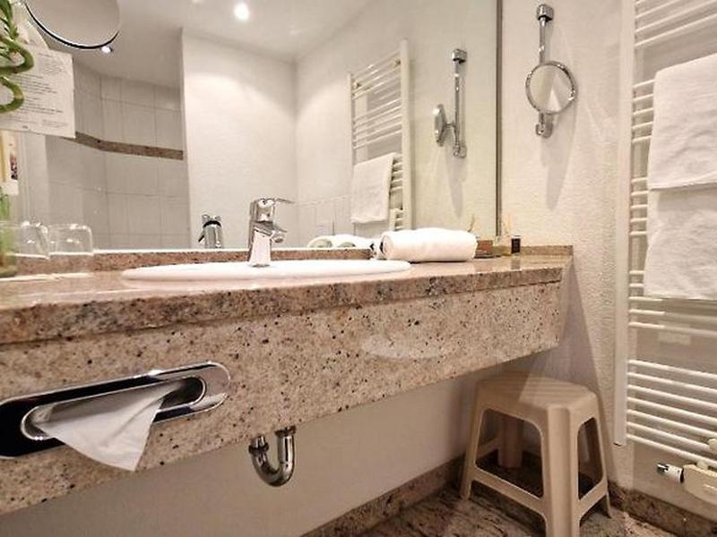 13240E6E01E2997A0A55701F36ACBBA8