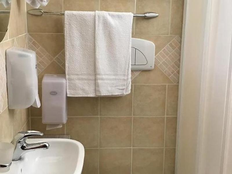 006A6124CDC62C50FDF1555218D3B3FE