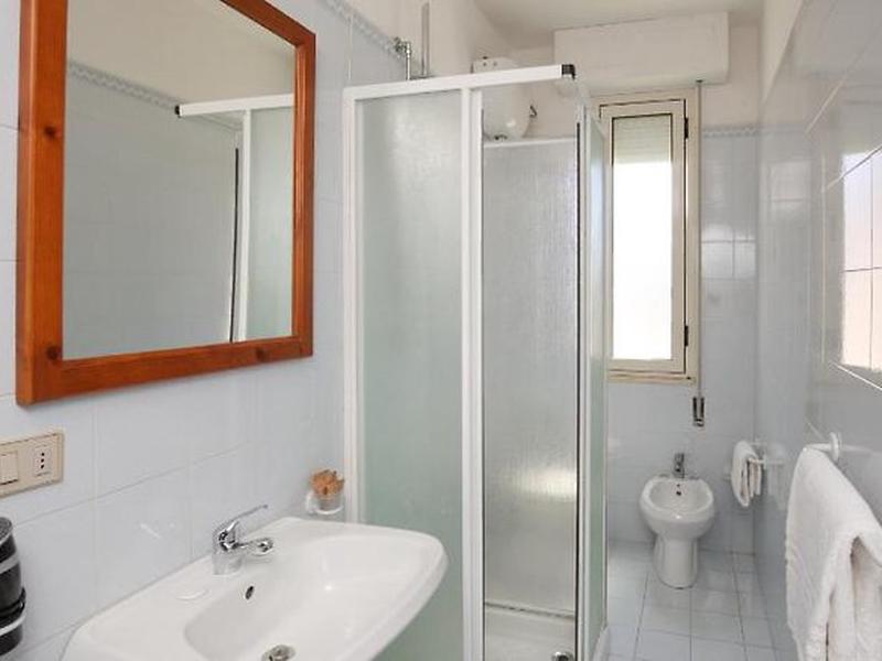 776FFF7E90F4E04C288BF88DE79C7747