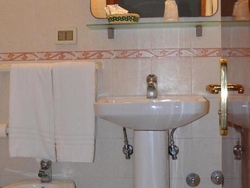 8D6B870457E642F7D5B71EC7A957C03B