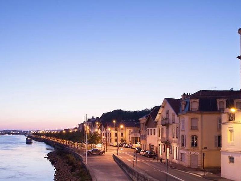 0051CAC6C745E7DCA08780A3DD8BC3EB