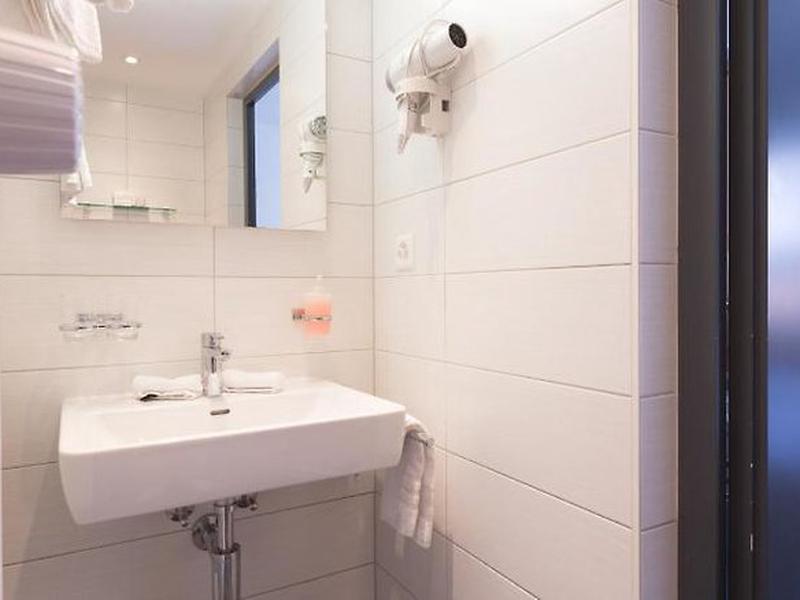 0723490CB54AE2711CC7C432CF23D56B