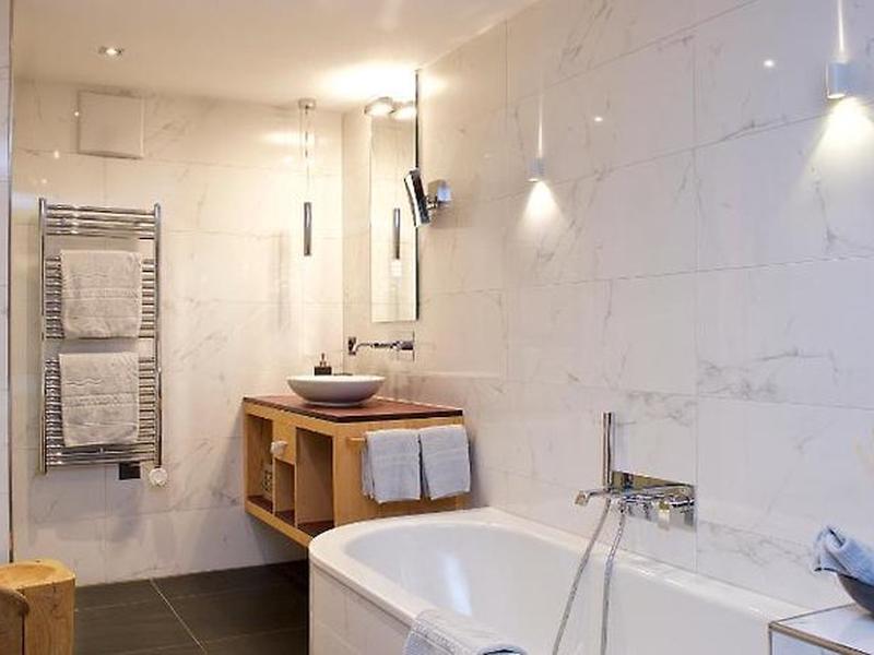 1D2357B17ECFB70B6C9070D80B819952