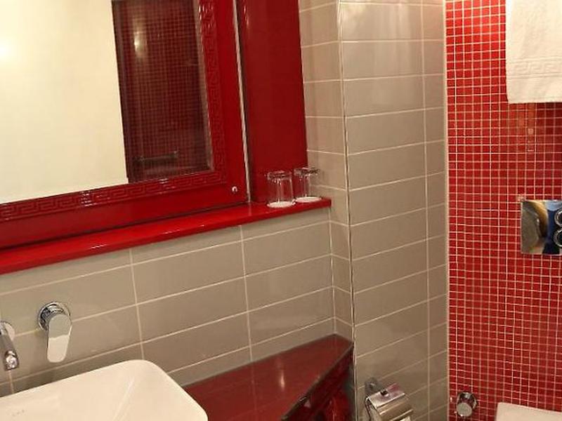 45EF19EF28C3253859F278D06539825A