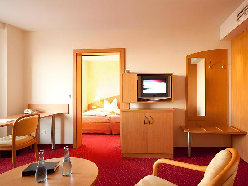 9C74458B8160F3A2AABFD64935443A58