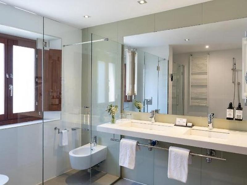 82D5376121F4C7277C74317CDF8BC120