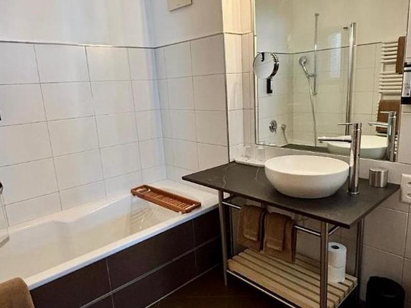 FB5E83B4D0355F7562D253BB59E0FF36