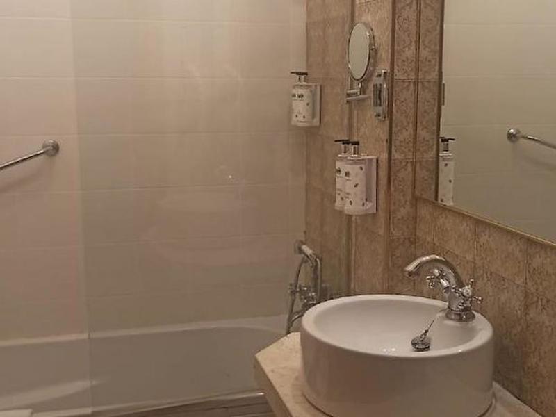 B277C00EBC15EB4AF2952A429F3BBDA3