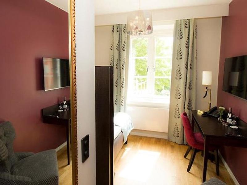 986F49DFBA831F72ED6F93084A54D7C3