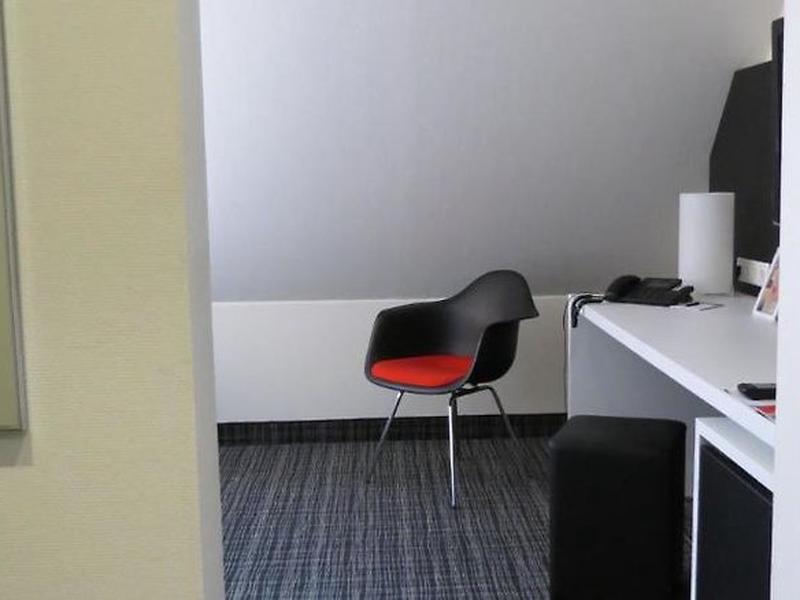 C59A39E356A2B4C34D4B3B1E2604C724