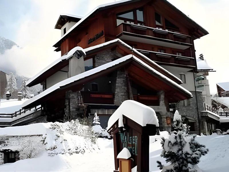 F74F505D2E1935835B503B91B35A21F2