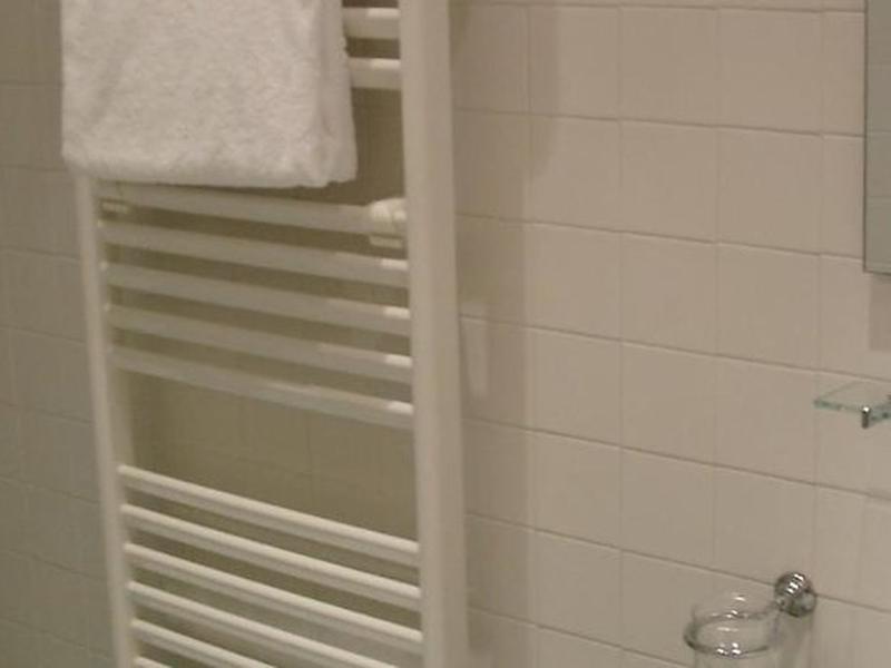 038B52B93BDAC38067BC2403C4CD3F19