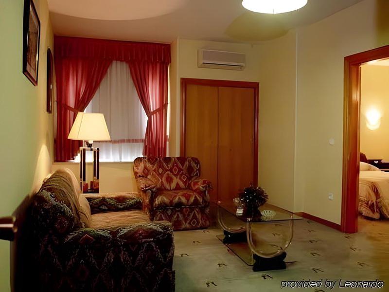 6D51A7612B0345F34500B5262010C855