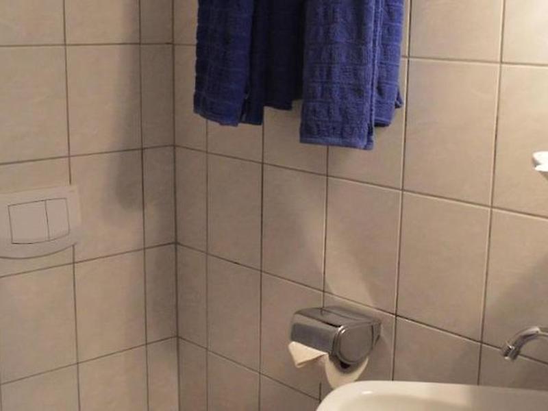 11BCEADDCED0759C1084FBB1014EE712