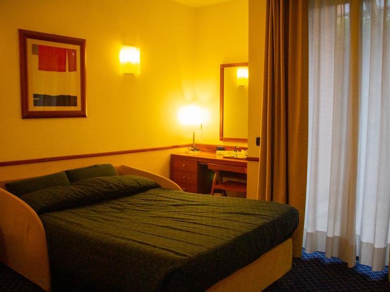 6931F3A00E79DEB82595035402F566B9