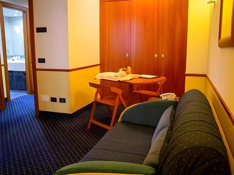 36B9EFFE0E6C99BDB0C7882AEFEA18E1