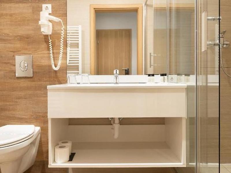 FA0E3EBCC78C42D8E0C8F757BBA37006