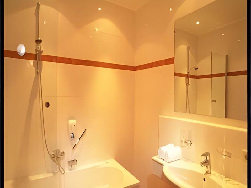 23D2F295F3582D7C929FD18228149793