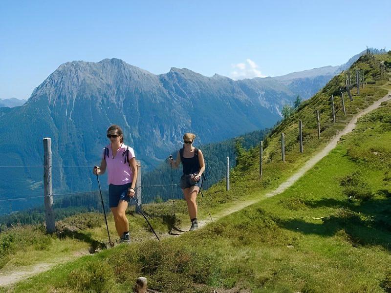 881E95533E1773083F7FD7DF832ECEE2