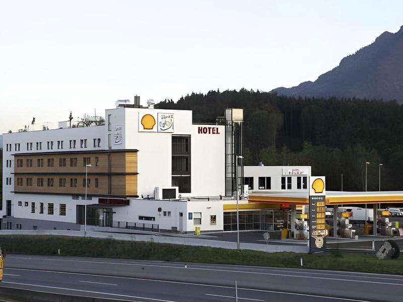 7F88997B1E65E7A088AEE69DBE443080