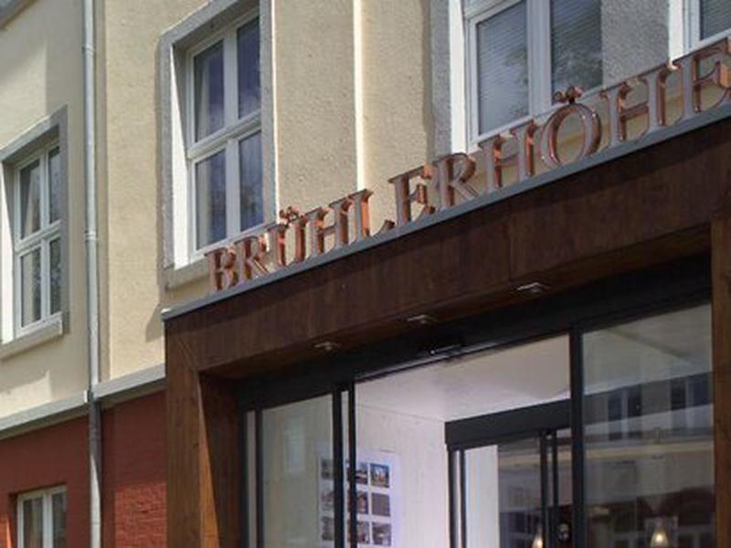 5889AE22BE334AFAEEBF44C13C5DD500