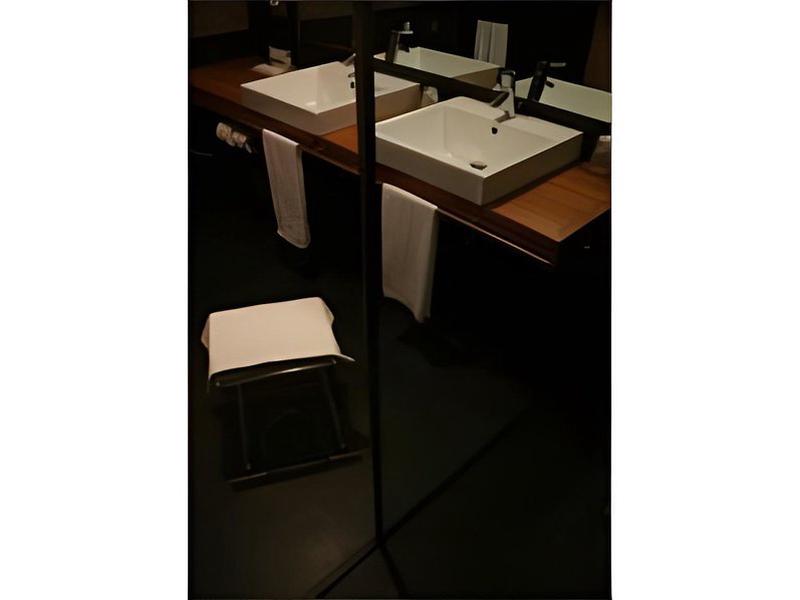 7C609E79379D5FFEF7BECC4FE47C0FBE