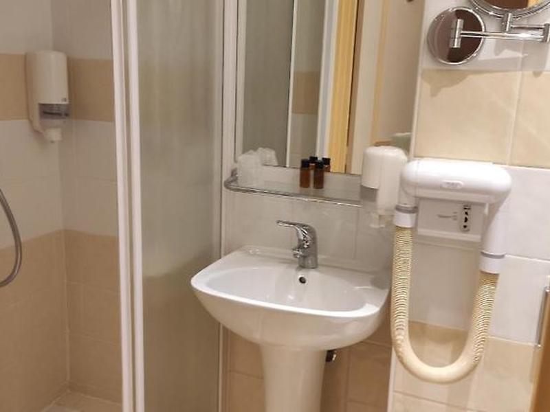 6555AFDEE14D64AA48B741EB356F8B3E